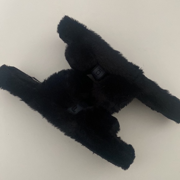 Fabletics Black Furry Snug Strap Slipper Slides - Picture 6 of 9